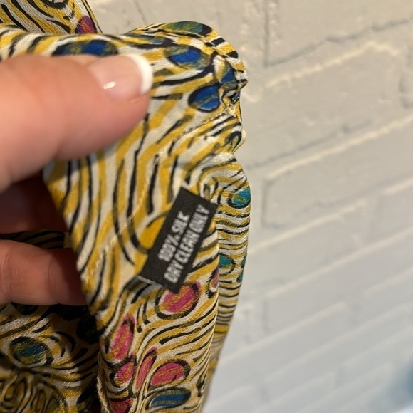 Tolani silk dress drawstring waist v neck small lined bottom ruffle - Picture 6 of 7